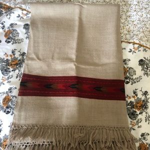 Woolen stole/shawl.NEW. 26.5” and width 75”length